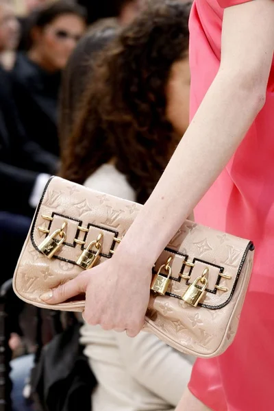 Look 37